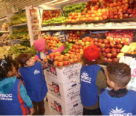 children looking at apples